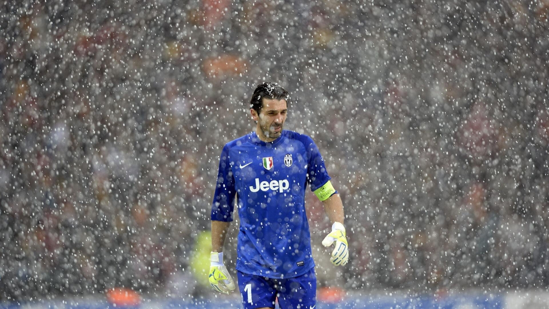 “基层青训高速推进，基层足球蹿升新高度”，青年基层锻炼